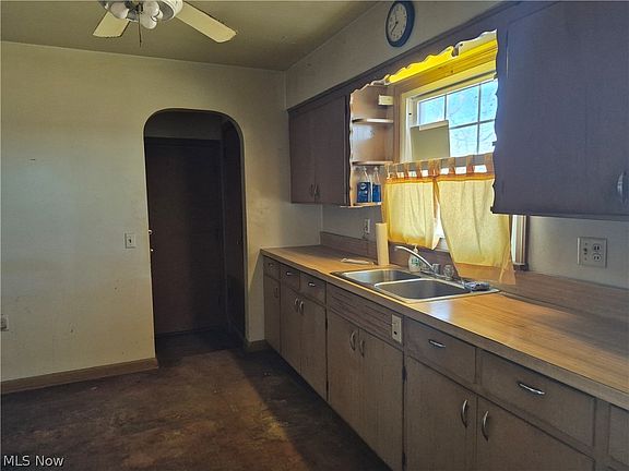 4th image of 1093 E Schaaf Rd