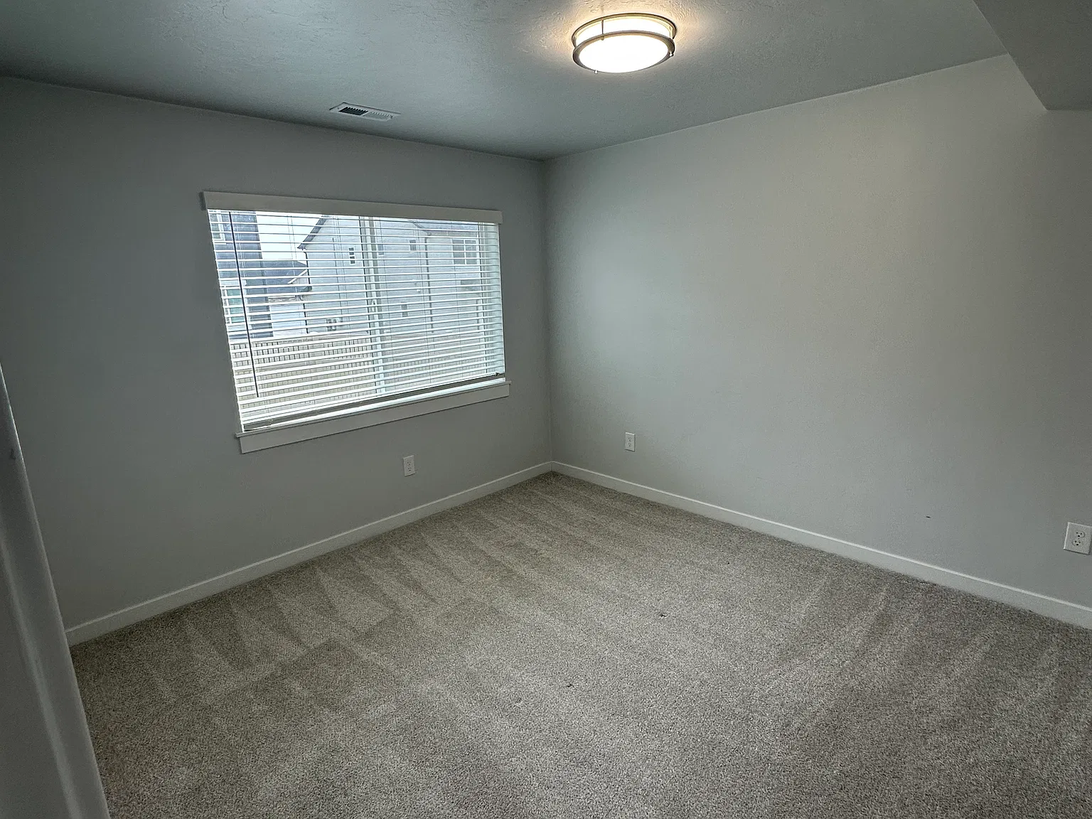 1 bed, 700 sqft, $1,300 — Photo 4