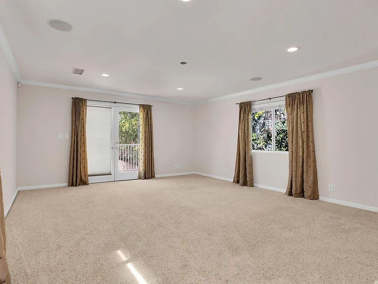 4537 Mammoth Ave — Photo 7