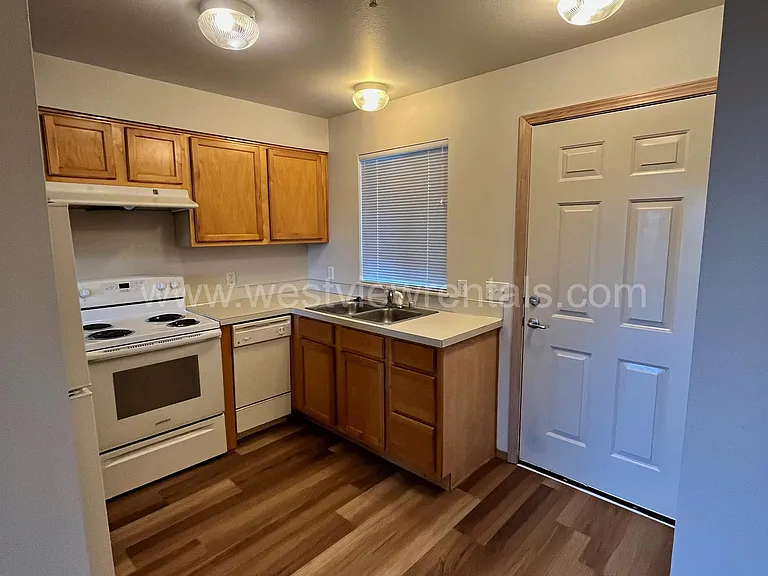 135-139 Prince Ave — Photo 266