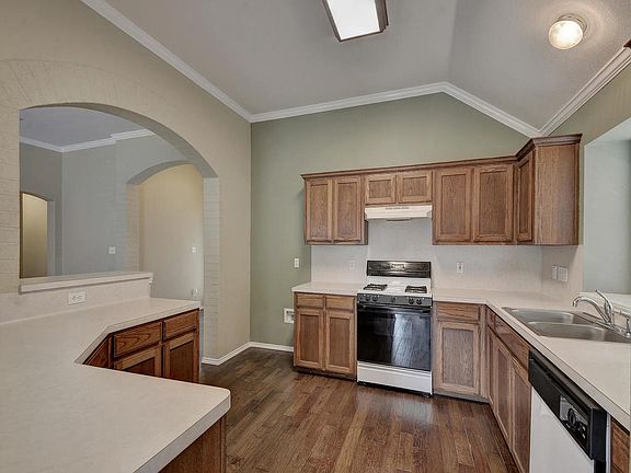 4th image of 1102 Woodview Dr