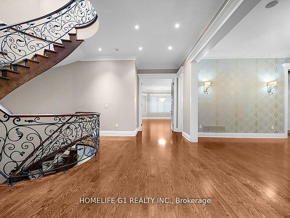 5th image of 210 Saint Leonards Ave