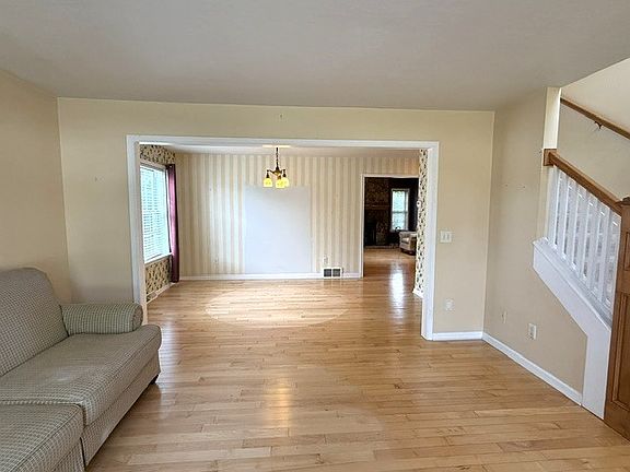 3rd image of 4569 N Woods Dr