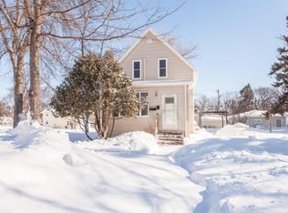 901 Walnut St, Grand Forks, ND 58201