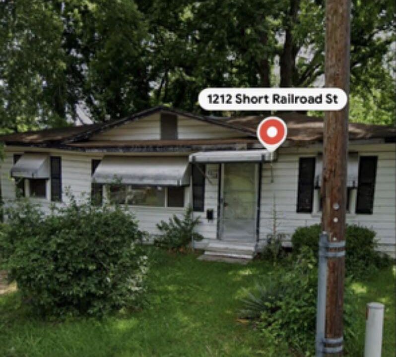 2nd image of 1212 S Short Railroad St