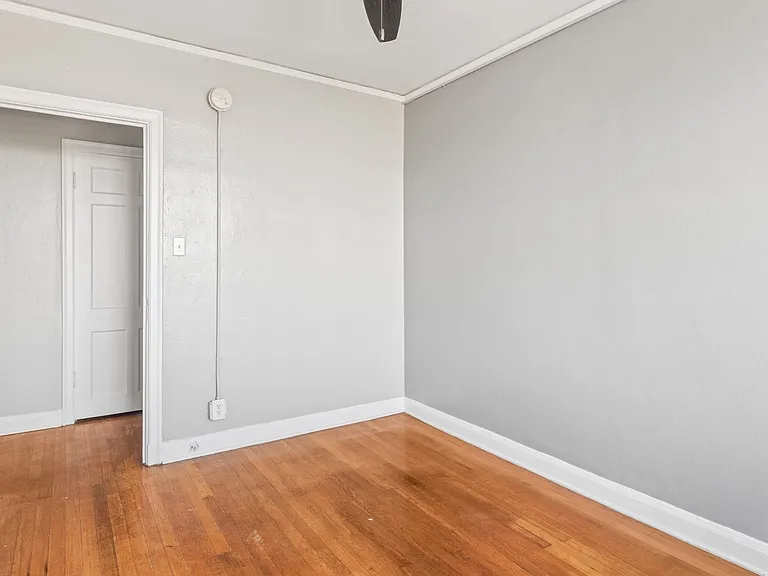 Piccadilly Apartments — Photo 52