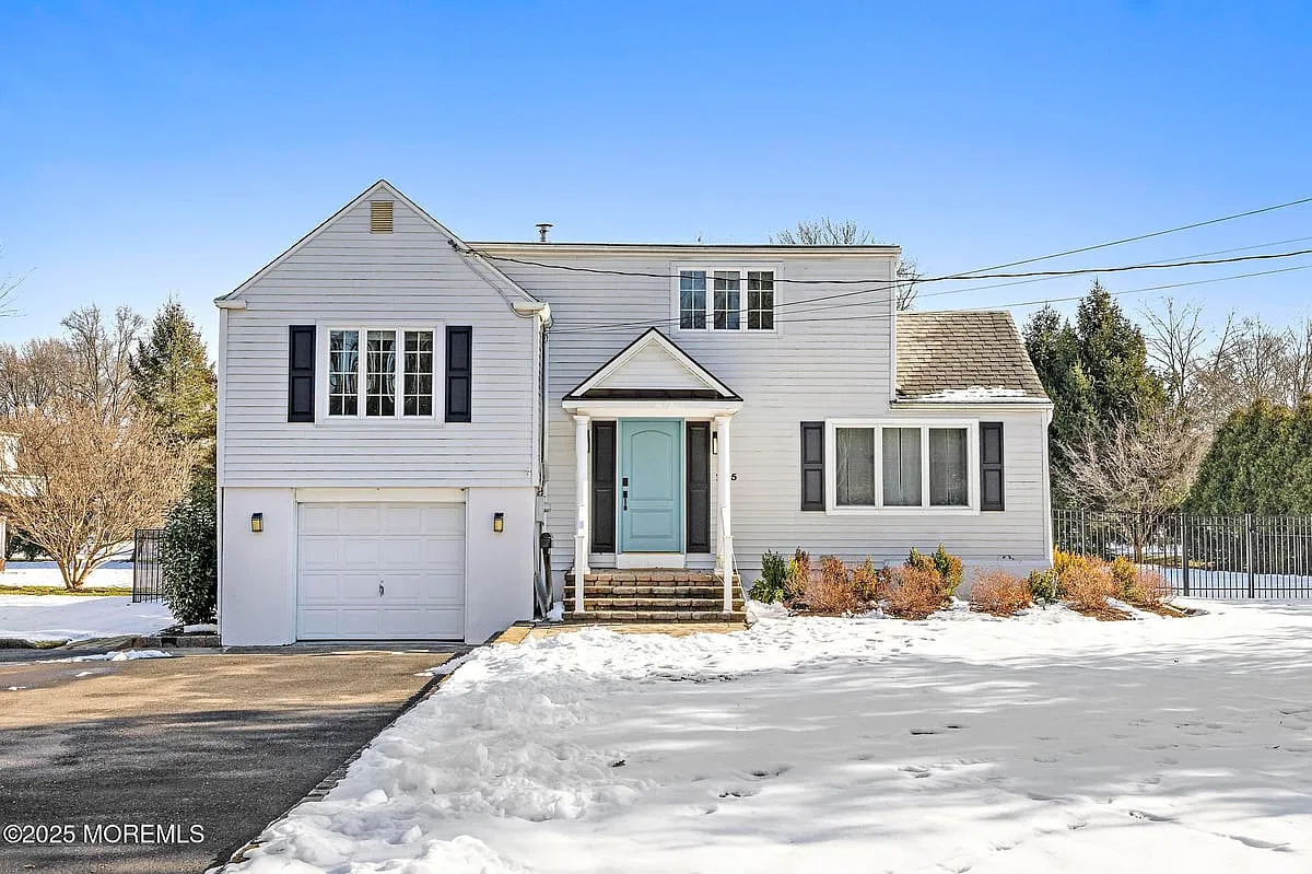 3 bed, 2.5 bath, 2421 sqft, $5,250 — Photo 1