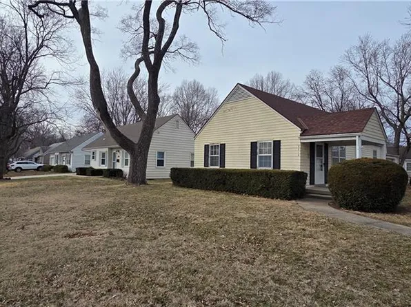 5016 W 51st St, Roeland Park, KS 66205