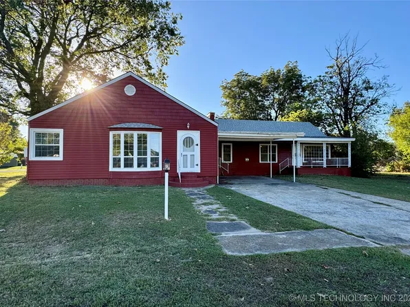 523 S 3rd St, Okemah, OK 74859