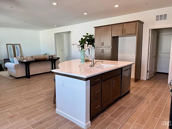 4th image of 15200 Garethford St