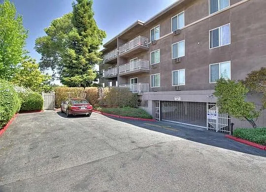 The Luxe Apartments — Photo 9