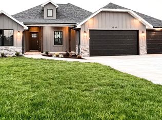 1535 N Edgemont Cir, Springfield, MO 65802