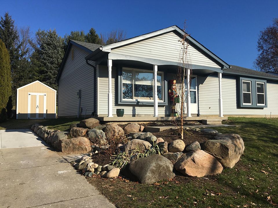 1st image of 388 Woodlake Dr