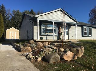 388 Woodlake Dr, Brighton, MI 48116