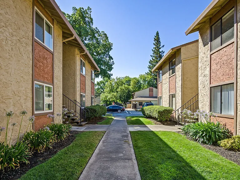 Acacia Apartments — Photo 16