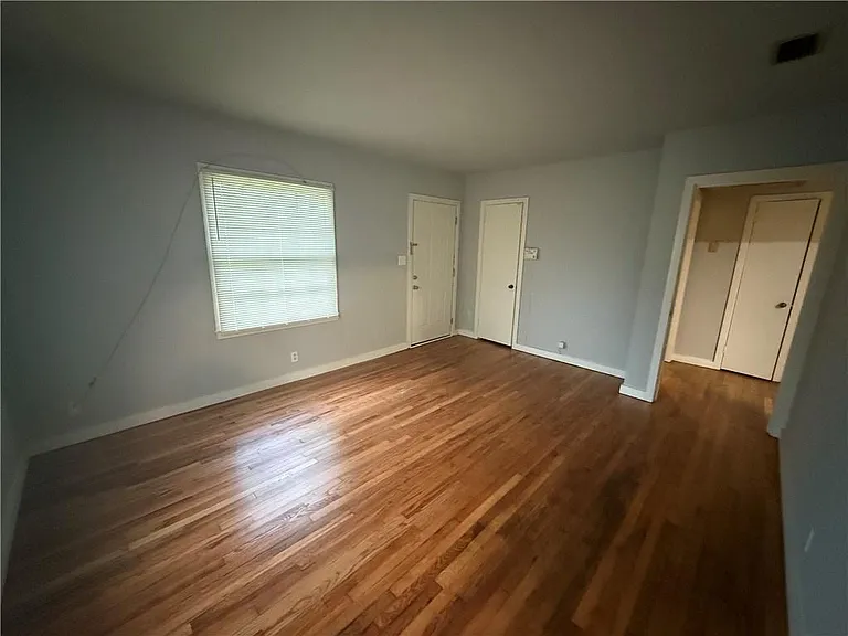 120 Paris Ave — Photo 7