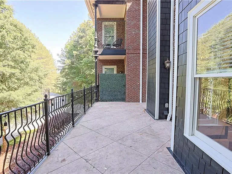 1294 Lenox Park Blvd — Photo 29