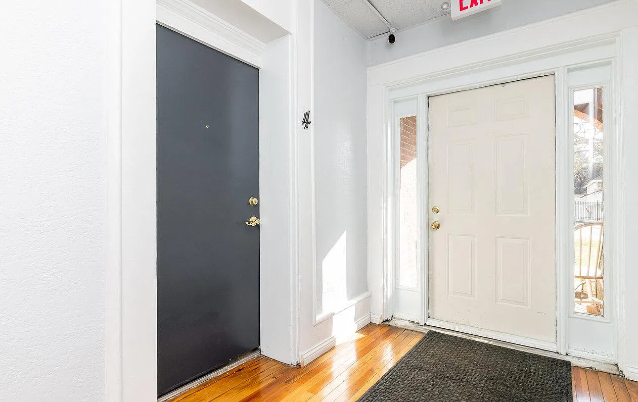 Studio, 700 sqft, $695 — Photo 3