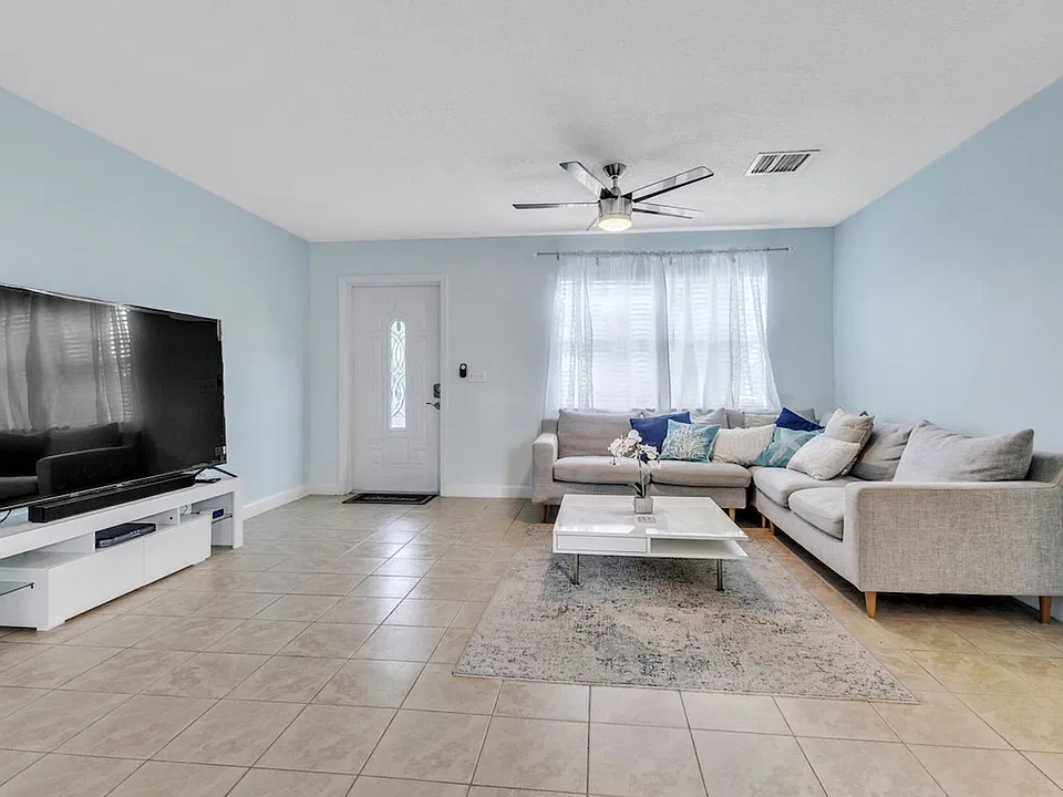 717 Magnolia Dr #ID1696922P