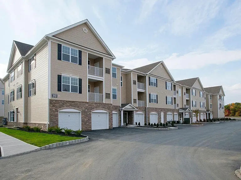 Summit Terrace Luxury Apartments — Photo 15