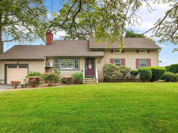 34 Bayview Lane, Amityville, NY 11701