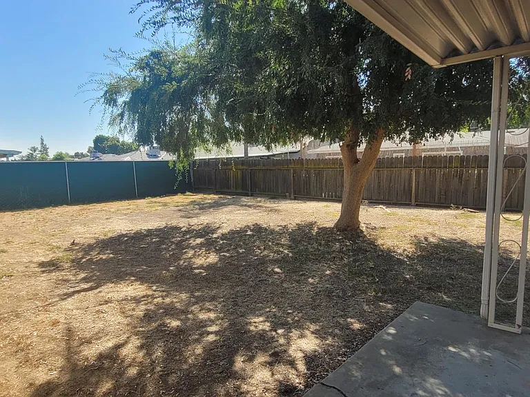 1682 Griffith Ave — Photo 23