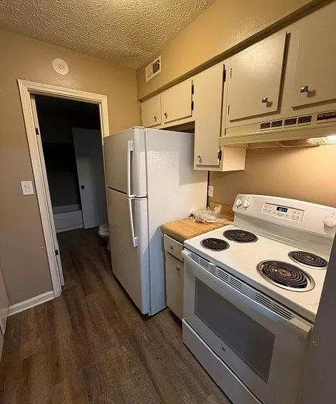 220 E Market St — Photo 9