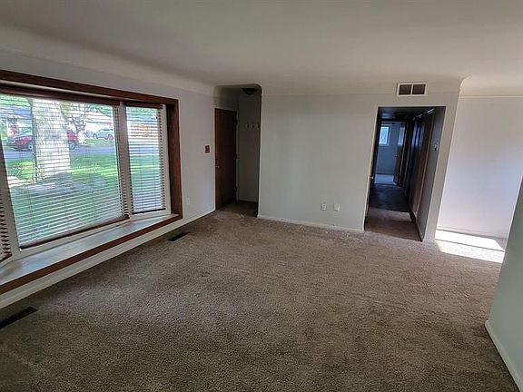 4th image of 18555 Norwich Rd