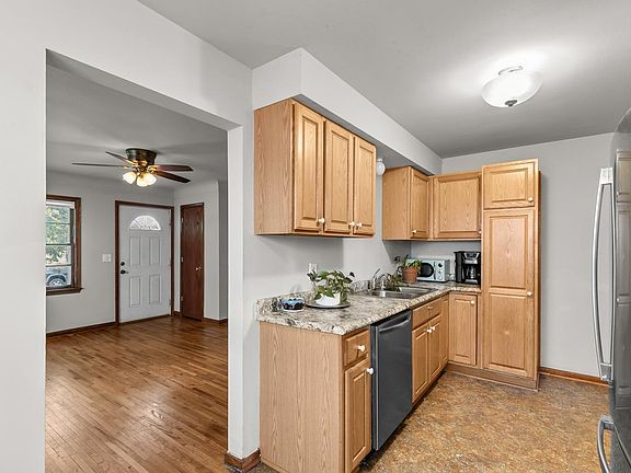 4th image of 3009 39th Ave S