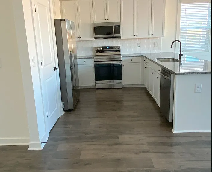 1259 Westgate Village Dr — Photo 23