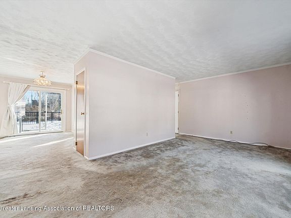 5th image of 2204 Hilltop Dr