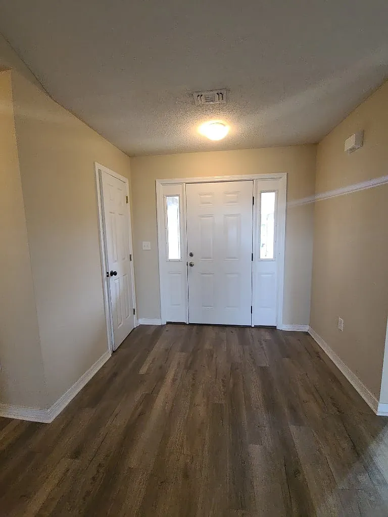 111 Kyle Lane — Photo 2