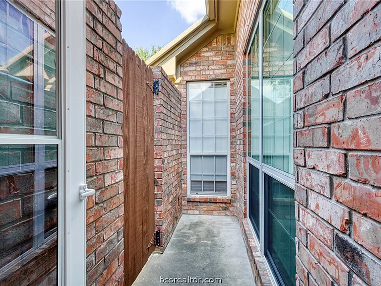 602 Clovis Ct — Photo 5
