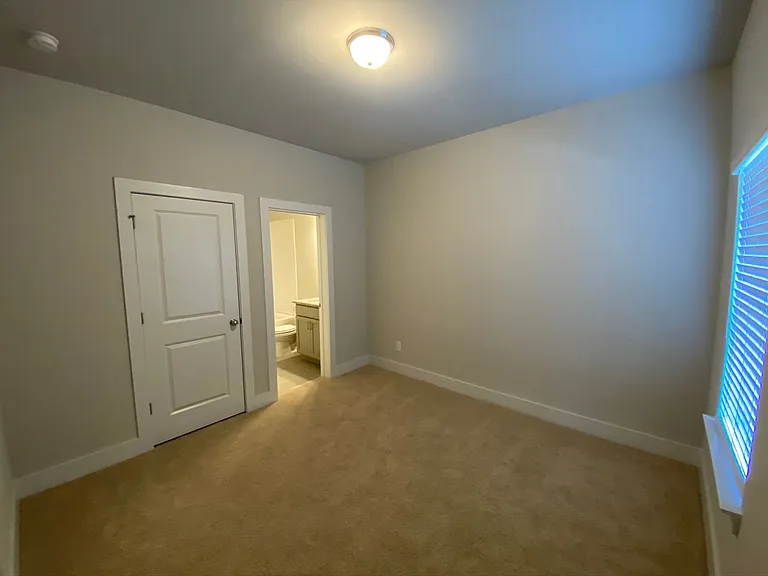 3779 Oxford Cir — Photo 18