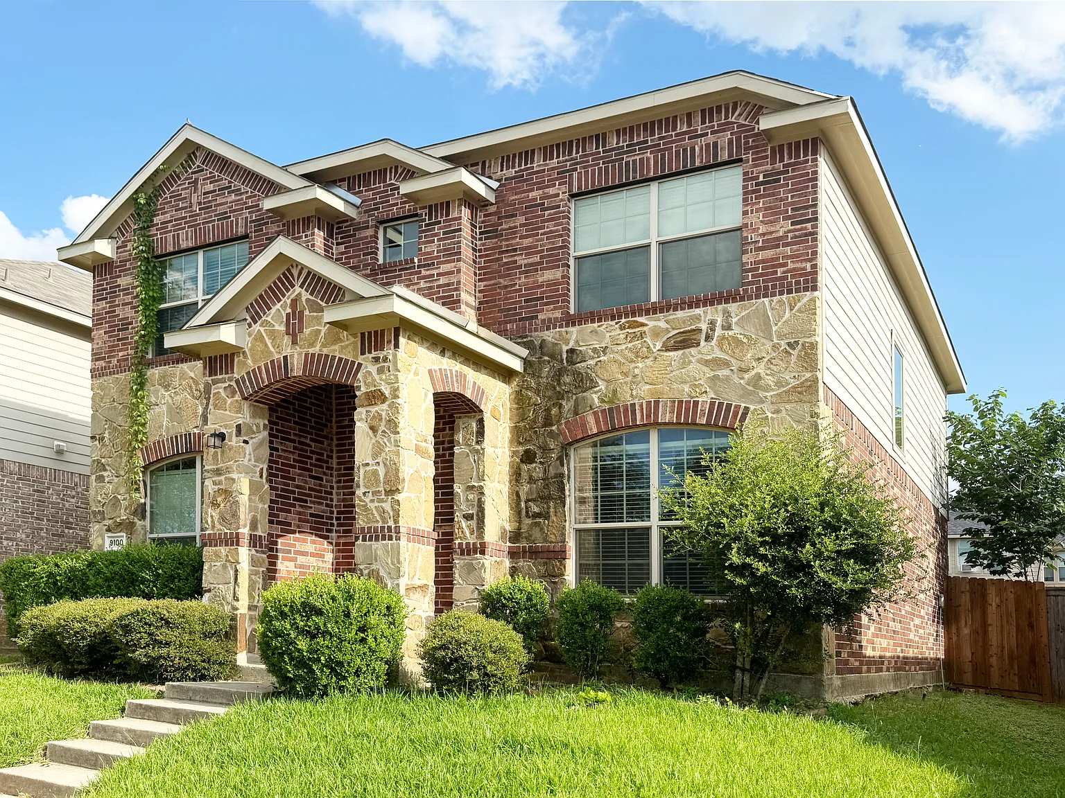 4 bed, 2457 sqft, $2,195 — Photo 3