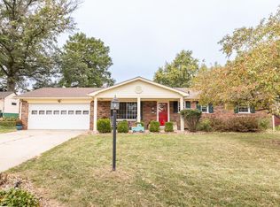 221 Williamsburg Dr, Belleville, IL 62221