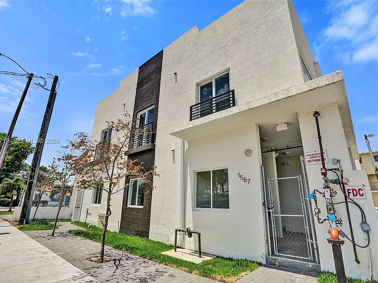 1567 NW 1st St #2 — Photo 20