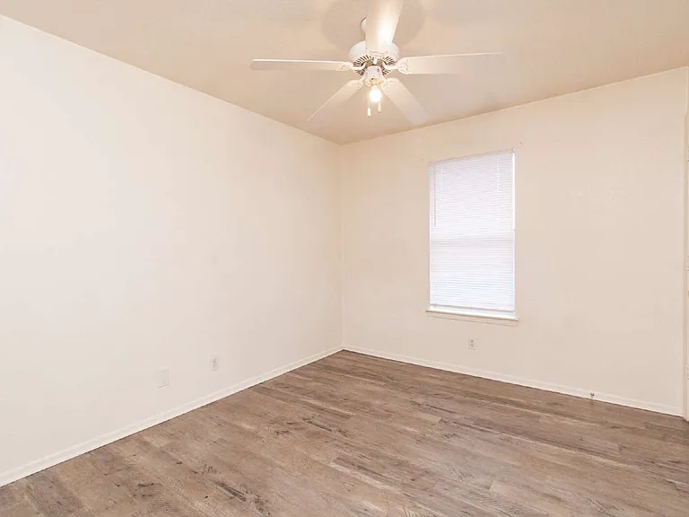 2018 Cedarhill Dr #C — Photo 7