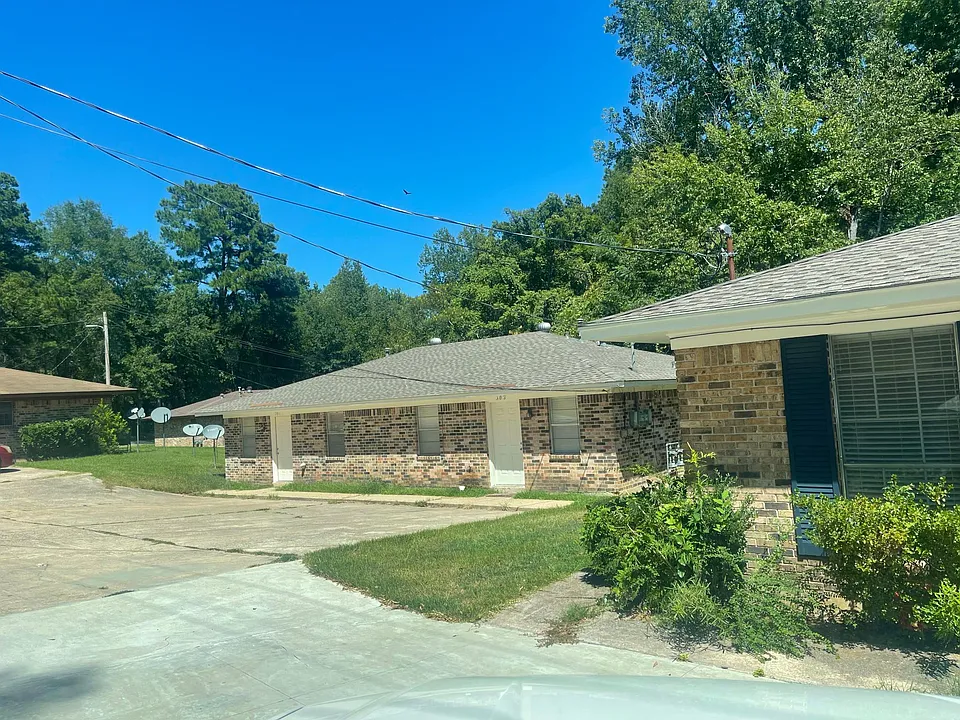 303 S Bernard St #303