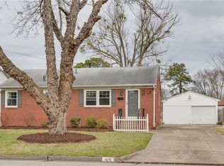 135 Albany Dr, Hampton, VA 23666