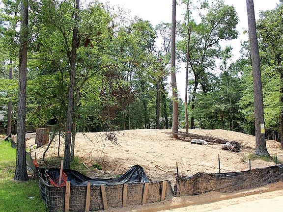 3rd image of 2032 E Lake Dr