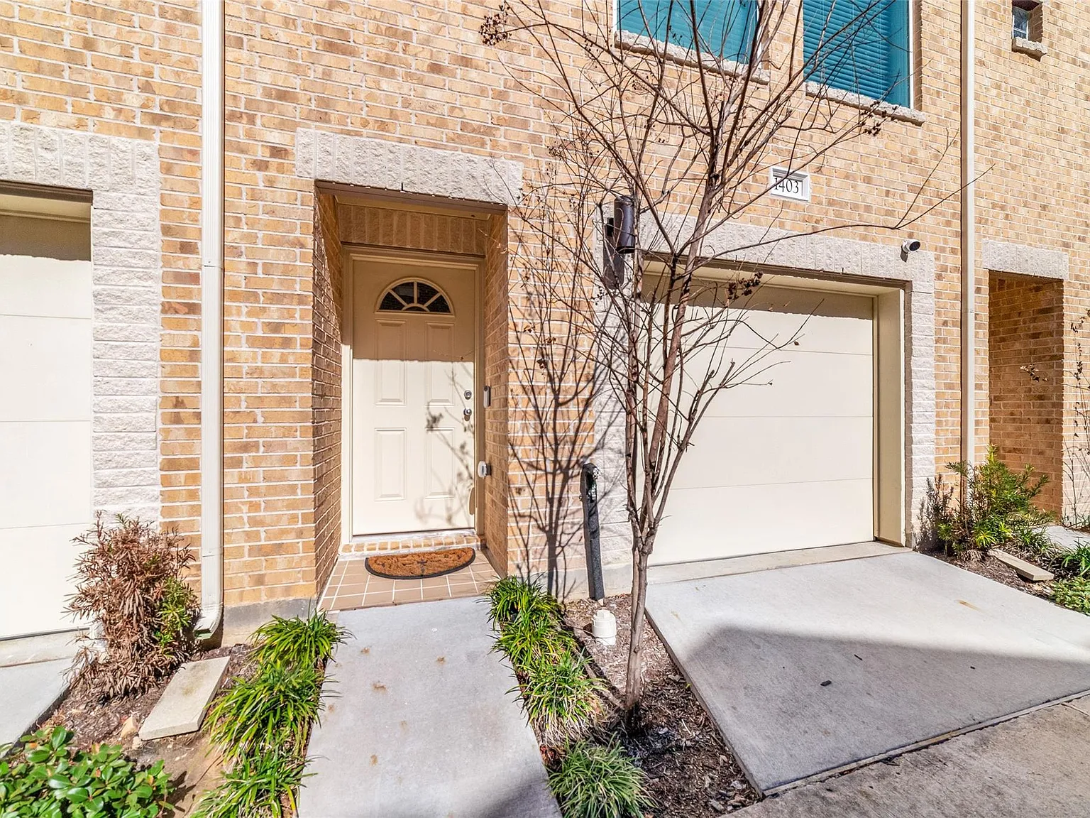 2 bed, 2.0 bath, 1501 sqft, $1,895 — Photo 2