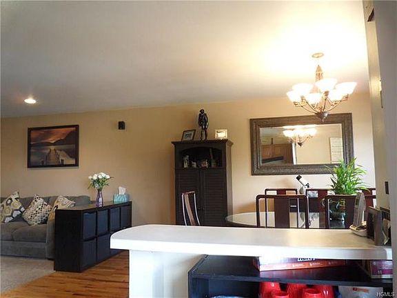 4th image of 27 Salvatore Ct #27