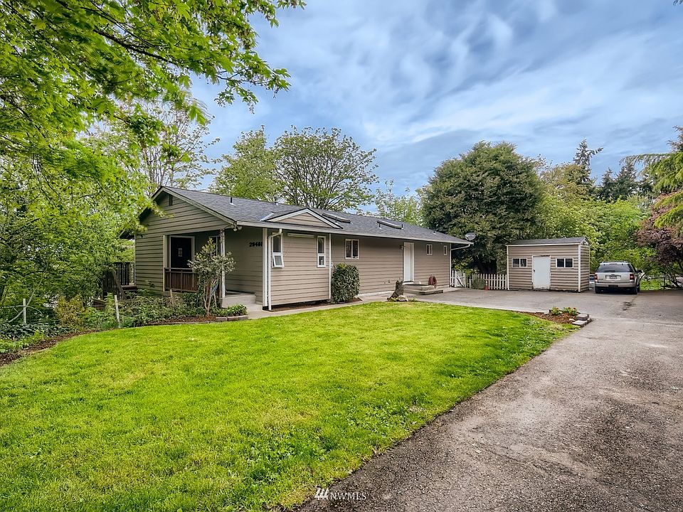 At the end of a cul de sac, with a gated entrance to your private property!  Tons of parking!>