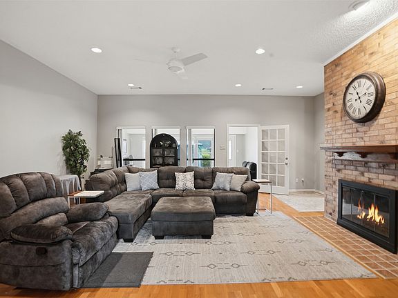 4th image of 411 Whispering Hills Dr
