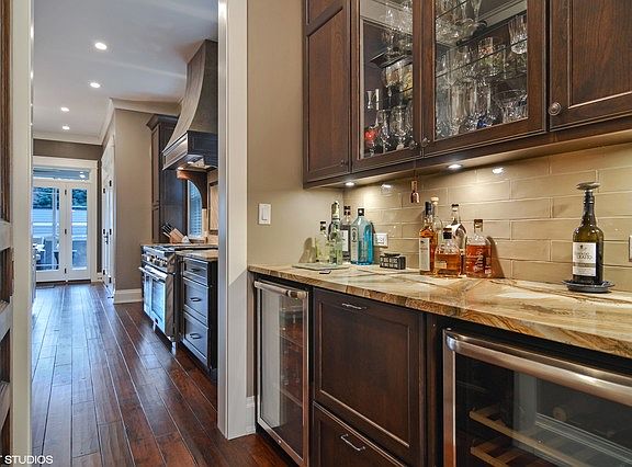 4th image of 2024 W Berteau Ave