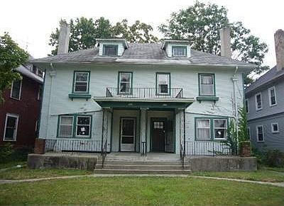 1st image of 822 Five Oaks Ave
