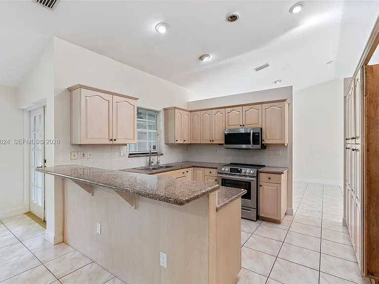 16035 SW 173rd Ave — Photo 22