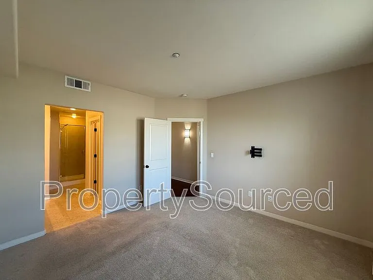 170 N North St #104 — Photo 23