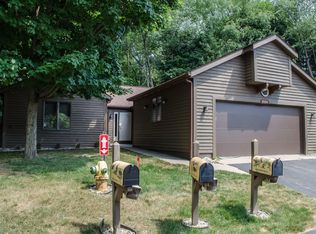 2524 Highpointe Dr, Kalamazoo, MI 49008